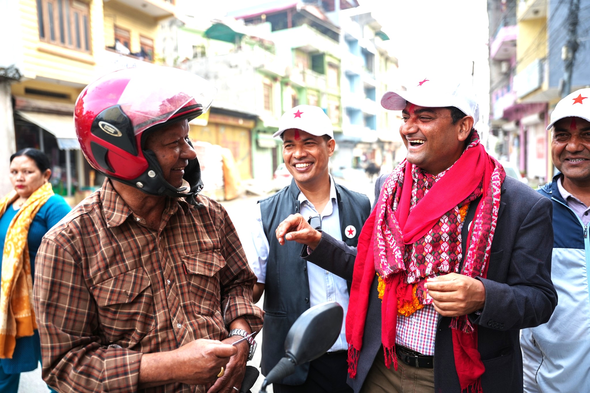 बुटवल वडा नं १२ र १३ मा बिश्वदीपकाे घरदैलो