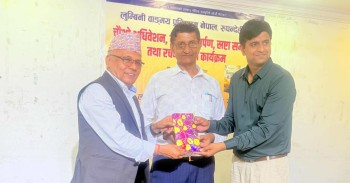 गोपालप्रसाद आचार्यद्वारा  'विचारका बीजहरू' को लोकार्पण