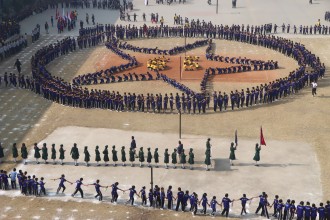 कालिकामा मार्चपास सहित ६ हजार विद्यार्थीले गरे सट्कोण प्रर्दशन