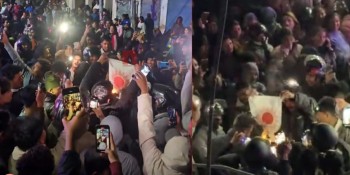 दाङको तुलसीपुरमा रास्वपा कार्यकर्ताले नेकपा एमालेको झण्डा जलाए