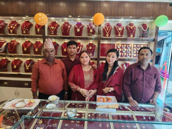 स्याङ्गजा अर्जुनचाैपारीमा नयाँ व्यवस्थापन सहित आकृती सुनचाँदी पसल सञ्चालन 