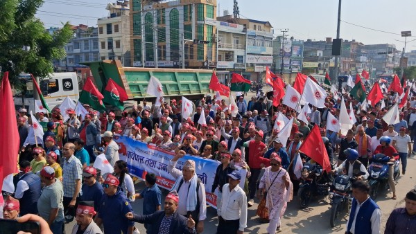 एमालेले बुटवलमा गर्याे प्रर्दशन, संसद पुर्नस्थापनाकाे माग