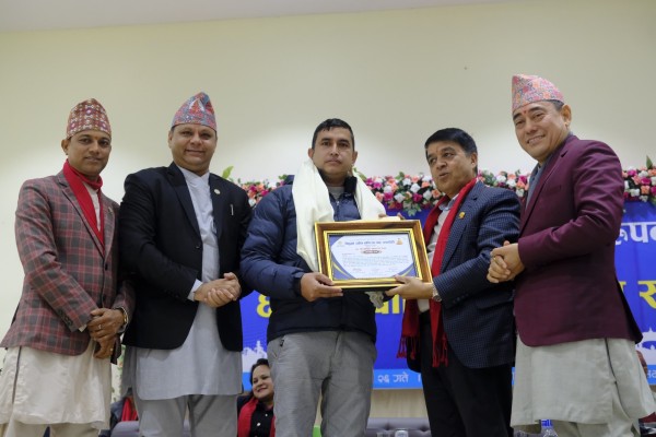 पत्रकार पुनहरि बेल्बासे सम्मानित