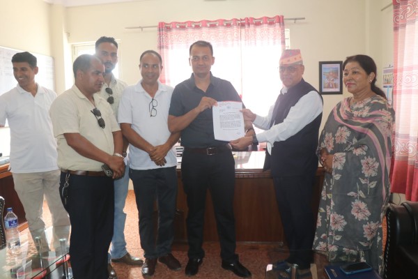 परिचयपत्रका लागि सहज वातावरण बनाउन एमाले बुटवल नगरसमितिको ज्ञापनपत्र