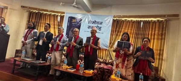 मनिकर कार्कीकाे अर्थदृष्टिकाे लाेकार्पण