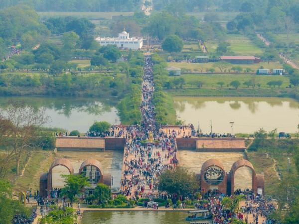 नयाँ बर्षकाे पहिलाे दिन लुम्बिनी पर्यटक (हेर्नुहाेस ड्राेन तस्विरहरु)