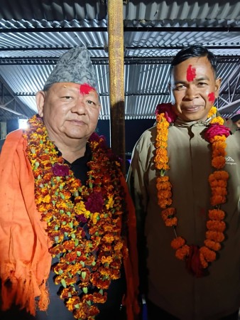 भोट मात्रै होइन, पारिवारिक सम्बन्ध जोड्दै नेता आले