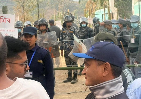 मतपत्रमा हस्ताक्षर नभएको भेटिएपछि सन्धिखर्क–४ मा रोकियो मतदान