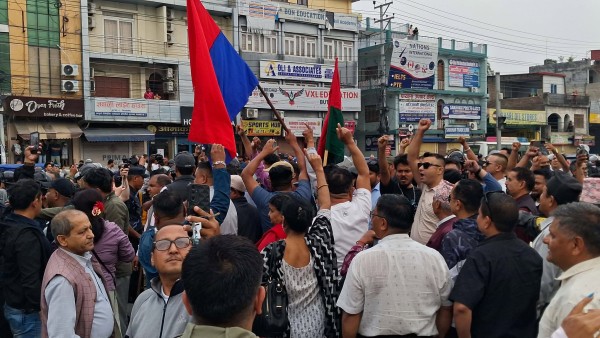 ओलीको गिरफ्तारी विरुद्ध बुटवलमा पनि एमाले कार्यकर्ताहरुको प्रदर्शन