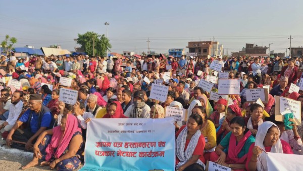 डोजर आतंक बन्द गर भन्दै बुटवलमा सुकुम्बासीको प्रदर्शन