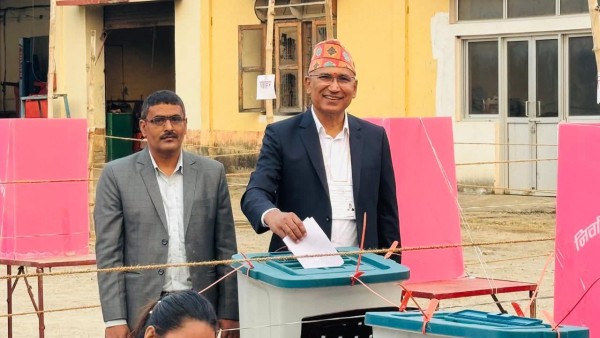 एमाले उपाध्यक्ष विष्णुले गरे मतदान