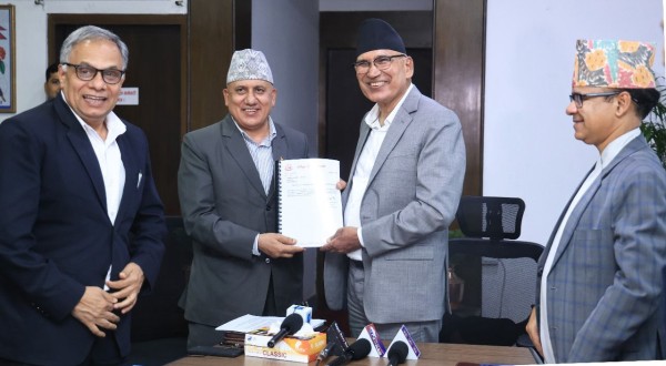 आर्थिक वर्ष २०८२/०८३ को बजेट तर्जुमा प्रतिवेदन अर्थ मन्त्रालयमा पेश
