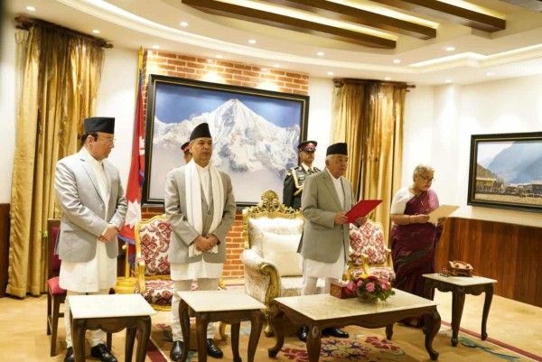 पहिलाे महिला प्रधानमन्त्री सुशिला कार्किले लिईन सपथ