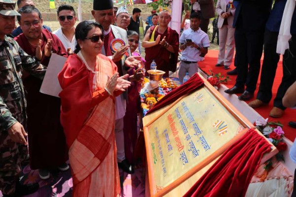 लुम्बिनीमा थुक्छे छोइलिङ्ग गुम्बाको पूर्व राष्ट्रपती भण्डारीद्धारा शिलान्यास