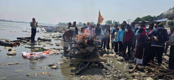सुदीपको त्रिवेणीधाममा अन्त्येष्टि गरियो