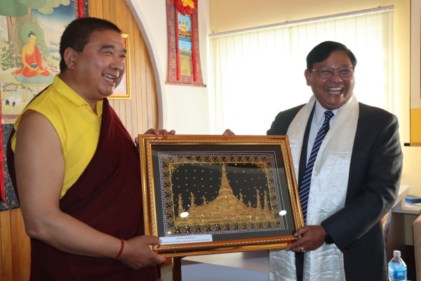 लुम्बिनी विकास कोषका उपाध्यक्ष डा. लामा र म्यानमारका राजदुतविच भेटवार्ता