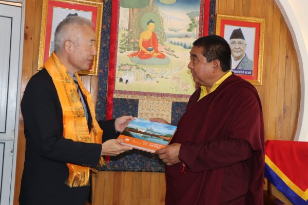 जापानी राजदूत तोरू र लुम्बिनी विकास कोषका उपाध्यक्ष लामा बीच भेटवार्ता