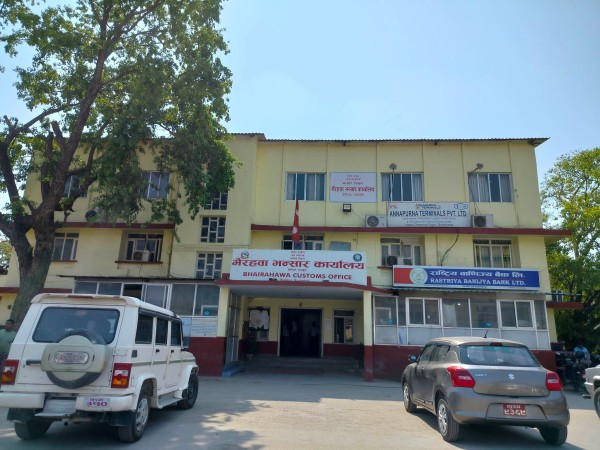 बेलहिया नाका : २ खर्ब बढीको आयात, साँढे १६ अर्ब मात्रै निर्यात व्यापार