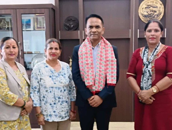 ग्रामिण लघुवित्त संस्थाका संस्थापक शेयरधनी महिलाले गुहारे गभर्नर