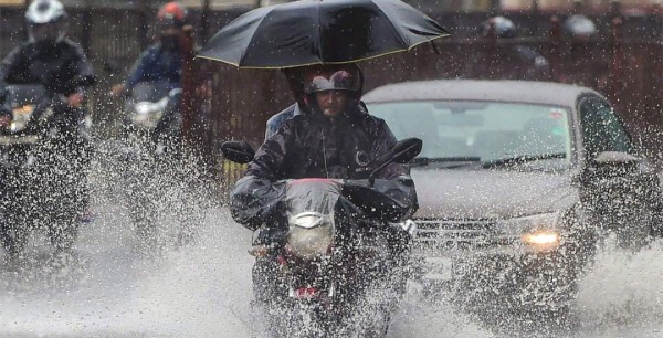 आजको मौसम : पहाडी क्षेत्रमा भारी वर्षाको पूर्वानुमान