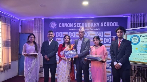 क्याननमा कक्षा १२ का विद्यार्थी विदाई 