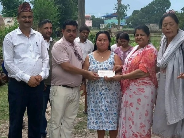 विपद् पीडितलाई सुनवल नगरपालिकाको आर्थिक सहयोग