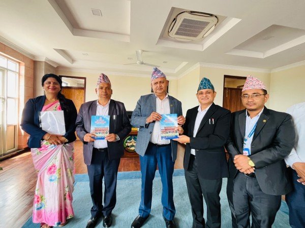मुख्य न्यायाधिवक्ताको कार्यालयद्वारा मुख्यमन्त्री आचार्यलाई वार्षिक प्रतिवेदन हस्तान्तरण