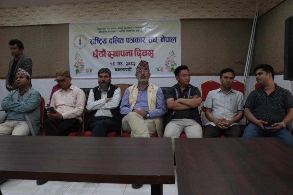 गणतन्त्र जाेगाउन सबै एकजुट बनाैं : सचिव विश्वकर्मा