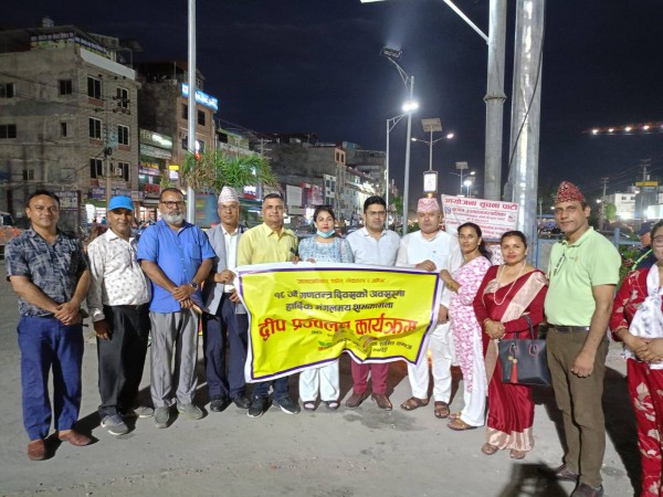 शान्ति समाज रुपन्देहीले  दीप प्रज्वलन गरी गणतन्त्र दिवस मनायाे