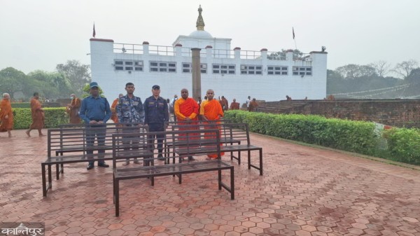 महाबोधी सोसाइटीद्वारा बेन्च हस्तान्तरण