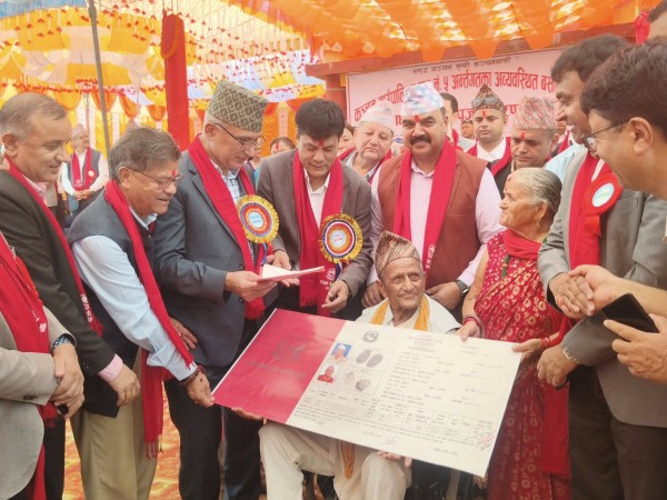 कञ्चनमा ४५१ जनालेपाए लालपूर्जा, अर्थमन्त्री भन्छन्–‘८४ सम्म सबैको हातमा लालपूर्जा'