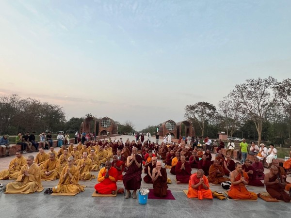 म्यानमारमा भूकम्पबाट मृत्यू भएकाहरुकाे स्मृतीमा लुम्बिनीमा प्राथना