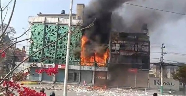 राजावादीको प्रर्दशन : १४ स्थानमा आगजनी, ९ संस्थानमा तोडफोड
