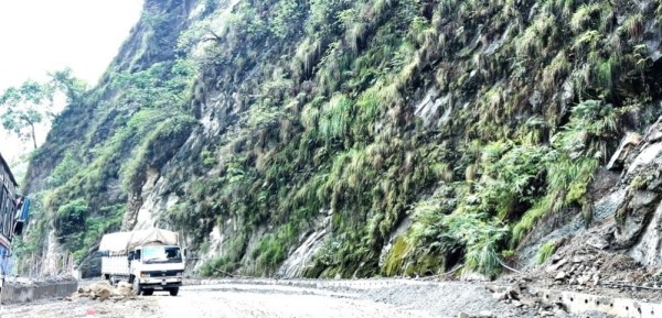 पाल्पा बुटवल सडकको दोभान–चिडियाखोला खण्ड  हिलो र धुलाम्य
