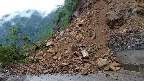 लगातारको बर्षापछि गुल्मीका तीन सडक अबरुद्ध