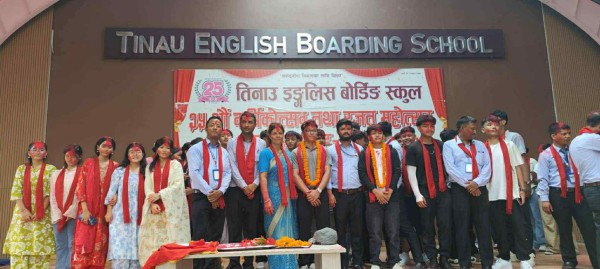 तिनाउ बोर्डिङमा ४ जीपीए ल्याएका विद्यार्थीलाई सम्मान सहित नगर परिक्रमा