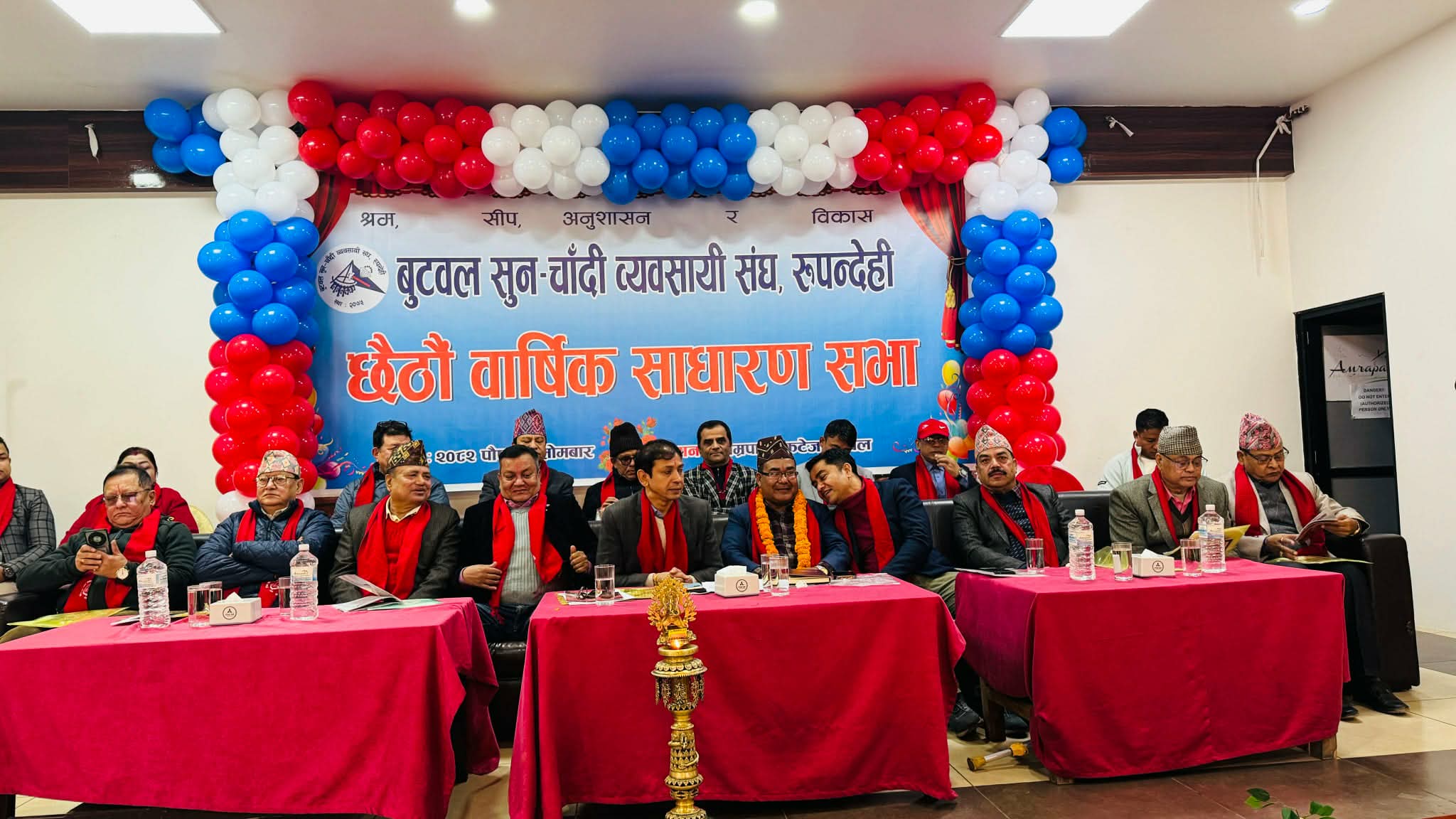 सुनचाँदी व्यवसायीको गुनासाे : 'चर्काे मूल्य र करले बिस्थापित हुने डर'