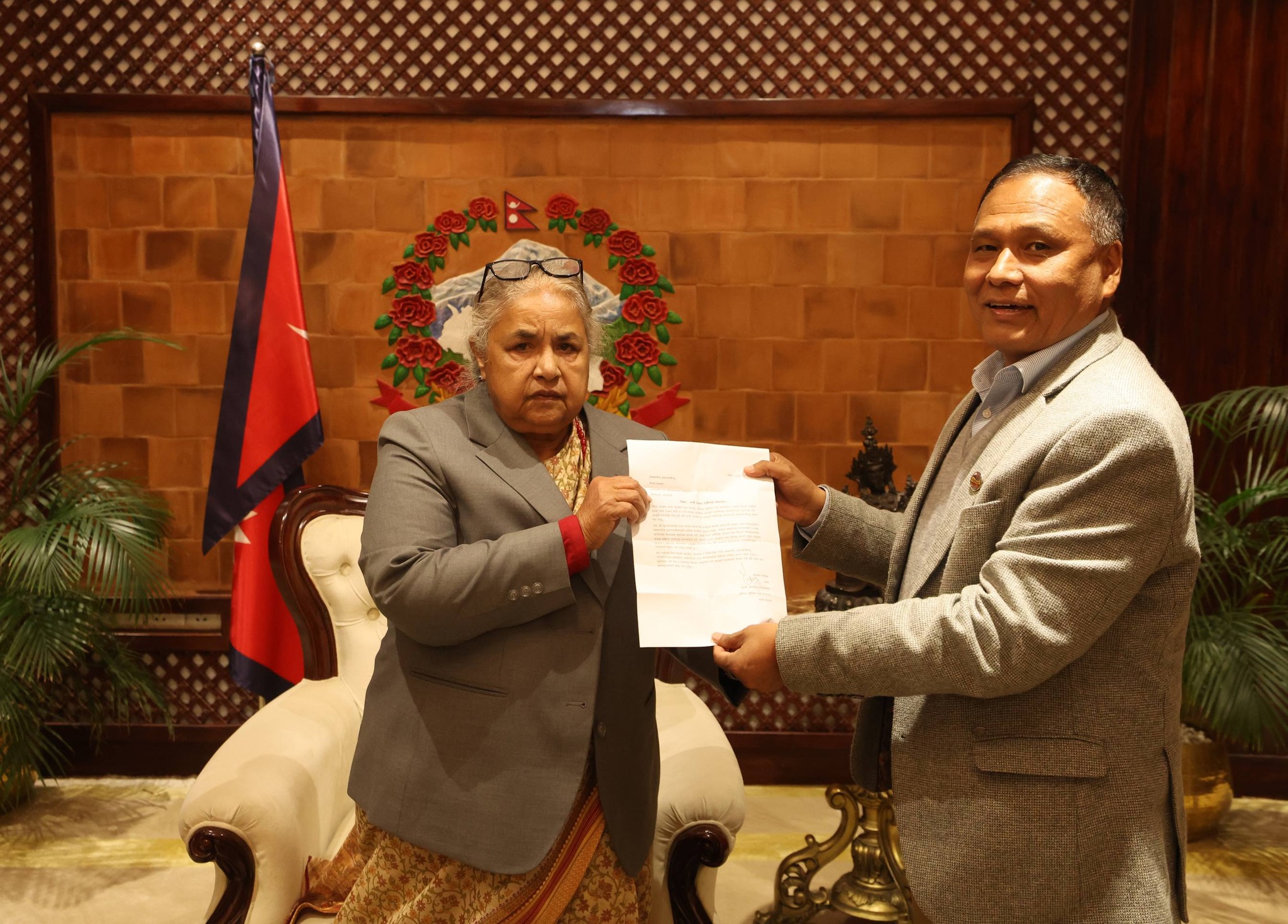 उर्जामन्त्रीबाट कुलमानले दिए राजीनामा