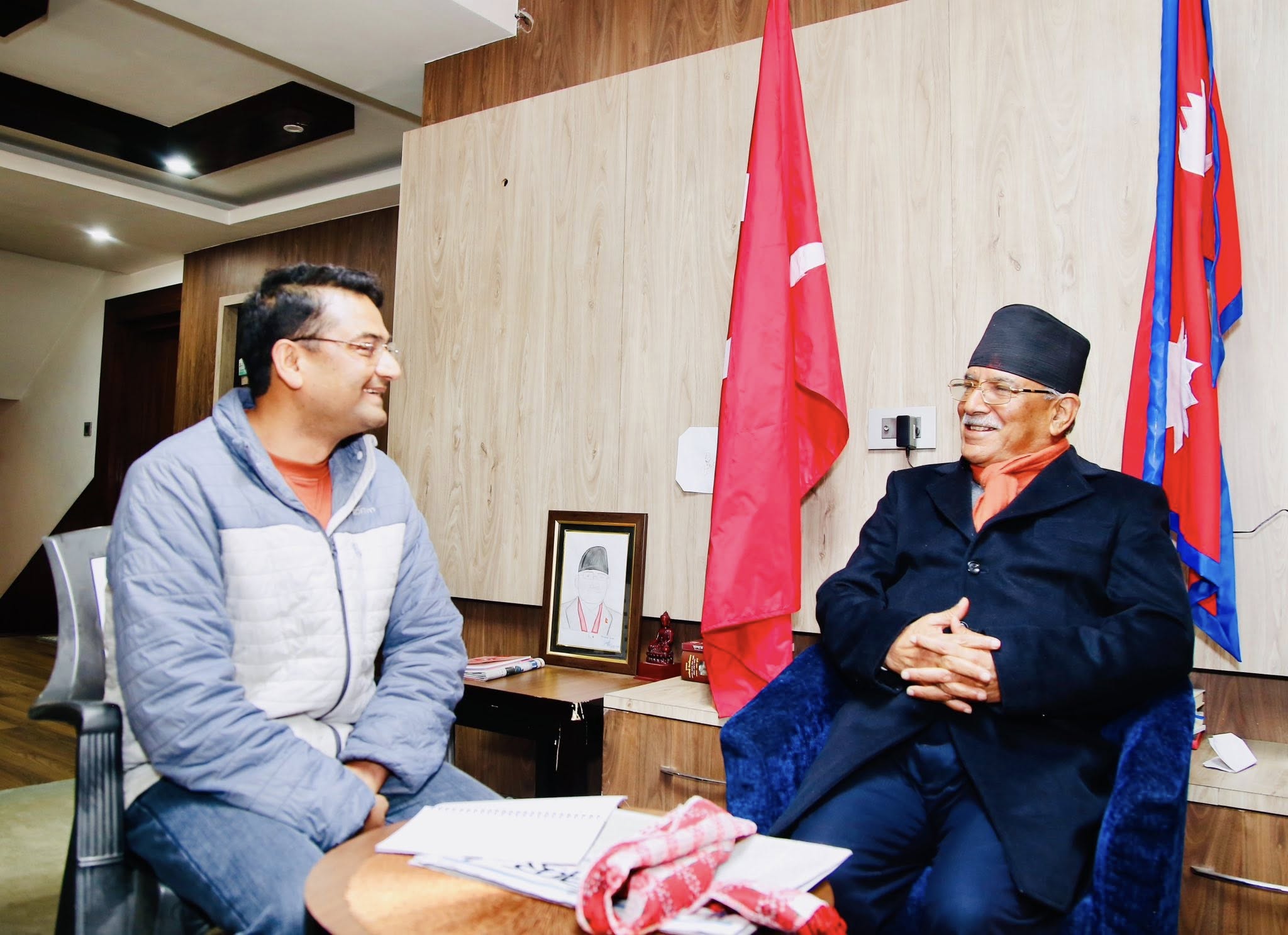 प्रचण्डसँग रुपन्देही २ का उम्मेद्वार विश्वदीपको भेट : 'माहोल बढ्दै छ, चुनाव जितिन्छि'  