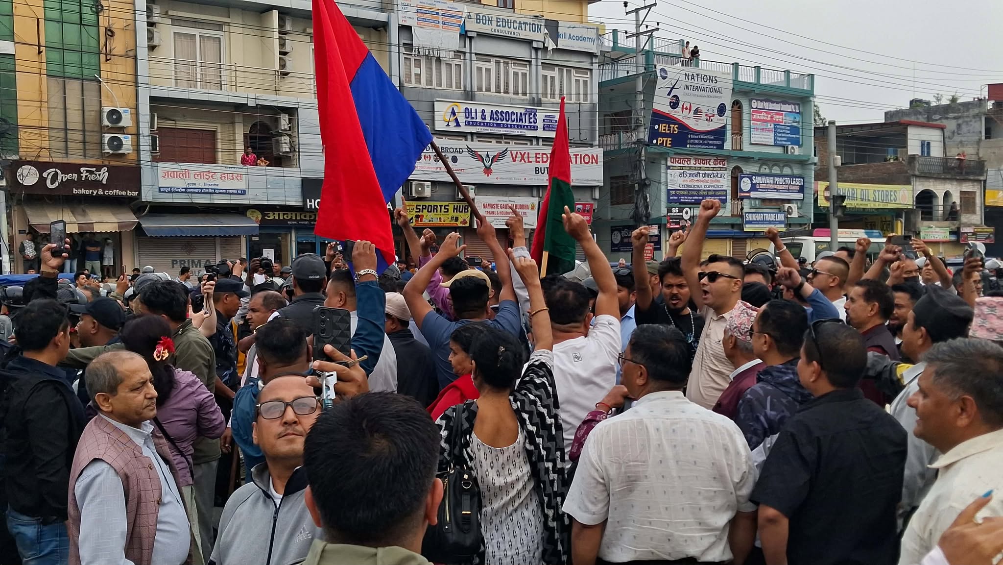 ओलीको गिरफ्तारी विरुद्ध बुटवलमा पनि एमाले कार्यकर्ताहरुको प्रदर्शन