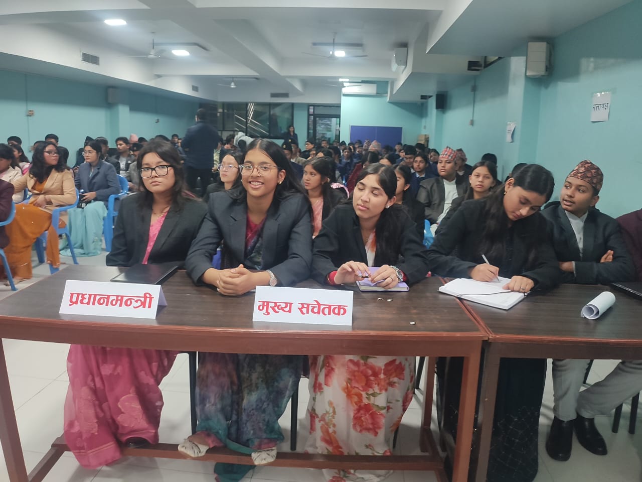 संस्कार सहितको नेतृत्व खोज्दै दीप बोर्डिङ: नमुना संसद्‌मा अभ्यस्त विद्यार्थी