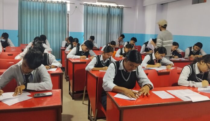 बुटवलमा पहिलाेपटक छात्रबृत्तिका लागि परीक्षा : ३४४ विद्यार्थीले निशुल्क छात्रवृत्ति पाउने