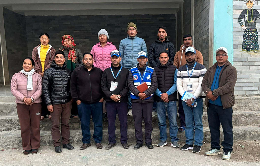 रोल्पाका सबै मतदान केन्द्रमा पुगे कर्मचारी