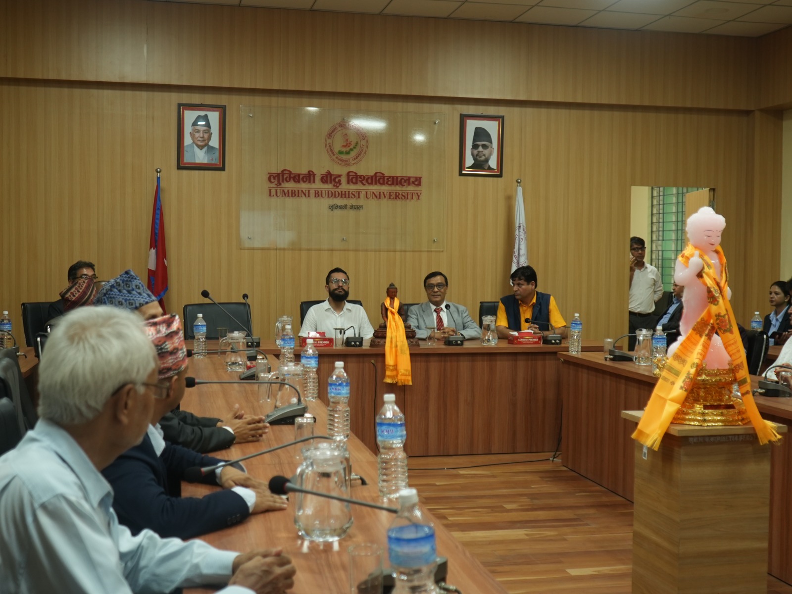 लुम्बिनी बौद्ध विश्वविद्यालय अवलाेकनमा शिक्षा मन्त्री