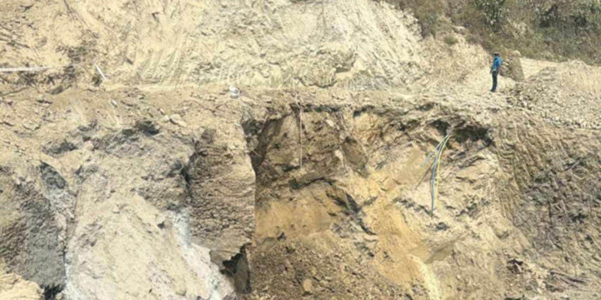दाउन्नेमा सुख्खा पहिराे, जादा पूर्व पश्चिम राजमार्ग अवरुद्ध