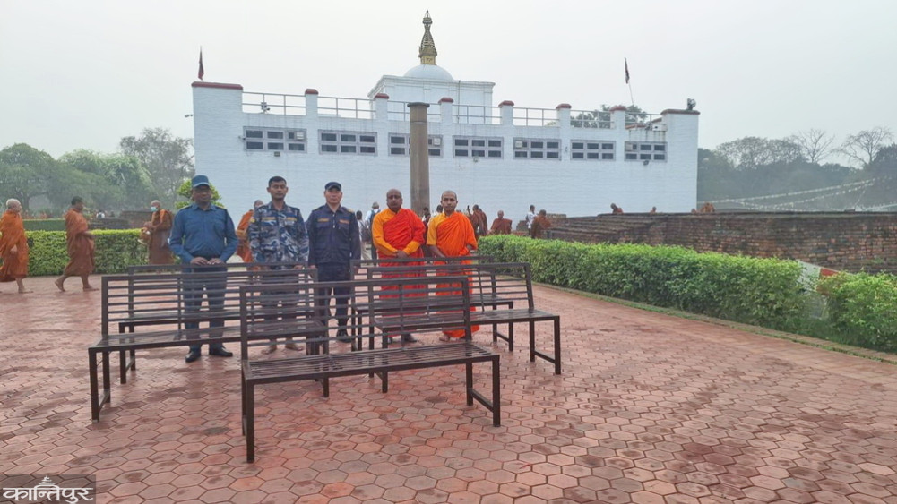 महाबोधी सोसाइटीद्वारा बेन्च हस्तान्तरण