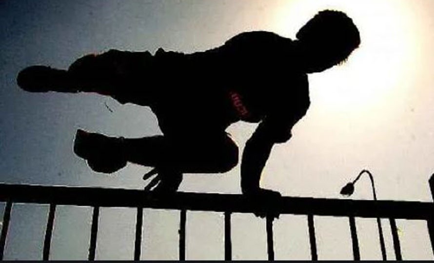 विभिन्न कारागारबाट भागेकाहरुलाइ रुपन्देही प्रहरीले गर्याे नियन्त्रण