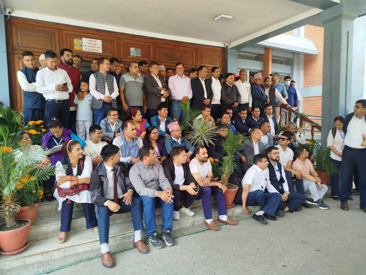 निजामती विधेयकको विरोधमा कर्मचारी आन्दोलित