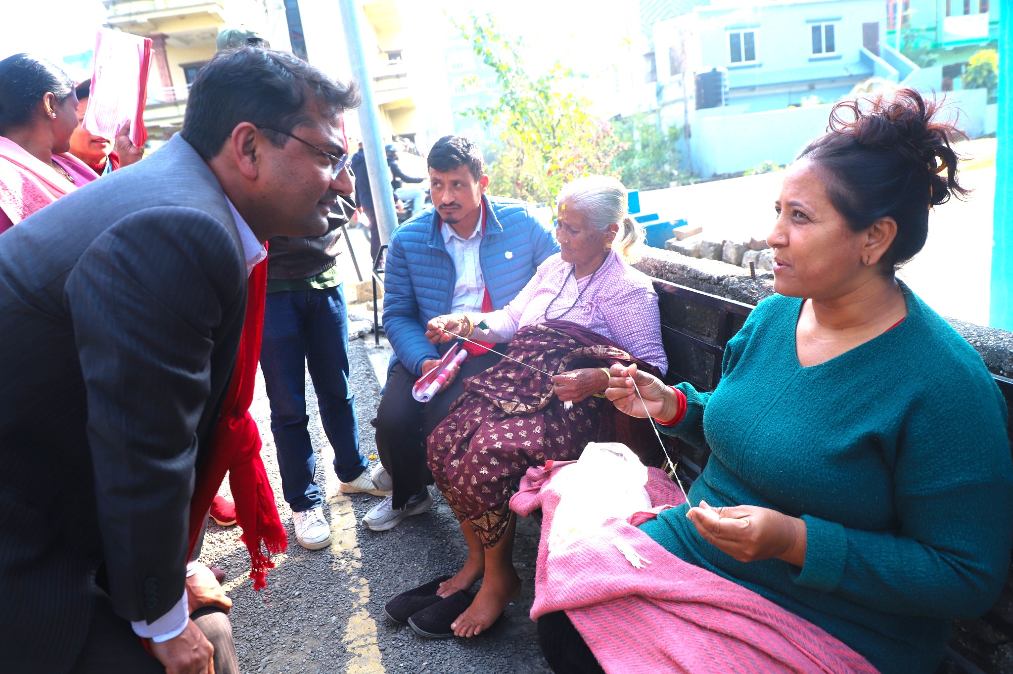 मतदाताका कुरा सुन्दै, योजना सुनाउदै विश्वदीप