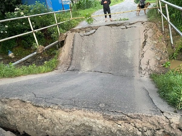 नालामा पुल भाँचियो : काठमाडौं जाने वैकल्पिक सडक अवरुद्ध